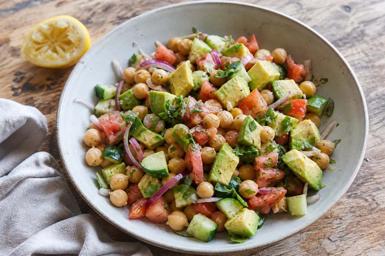 Presentación de Ensalada de garbanzos y aguacate